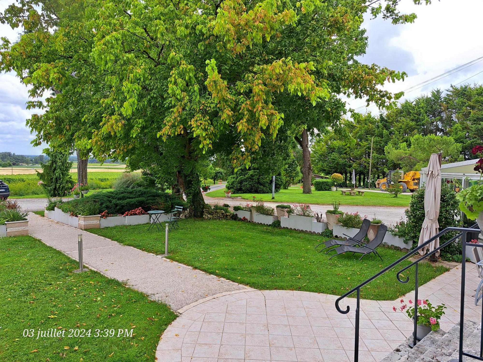 La Metairie Au Milieu Des Vignes Apartment Reaux Exterior photo