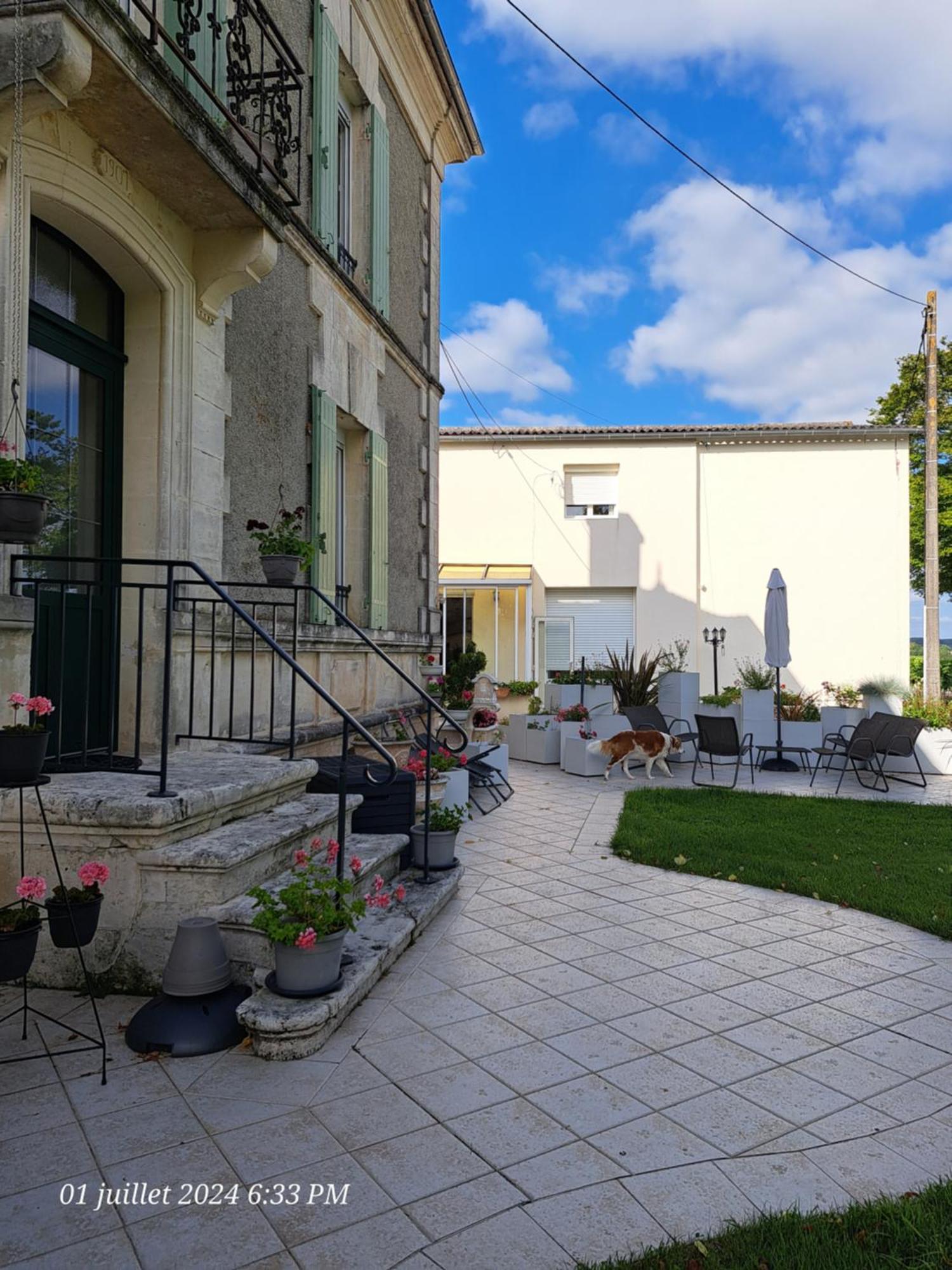 La Metairie Au Milieu Des Vignes Apartment Reaux Exterior photo