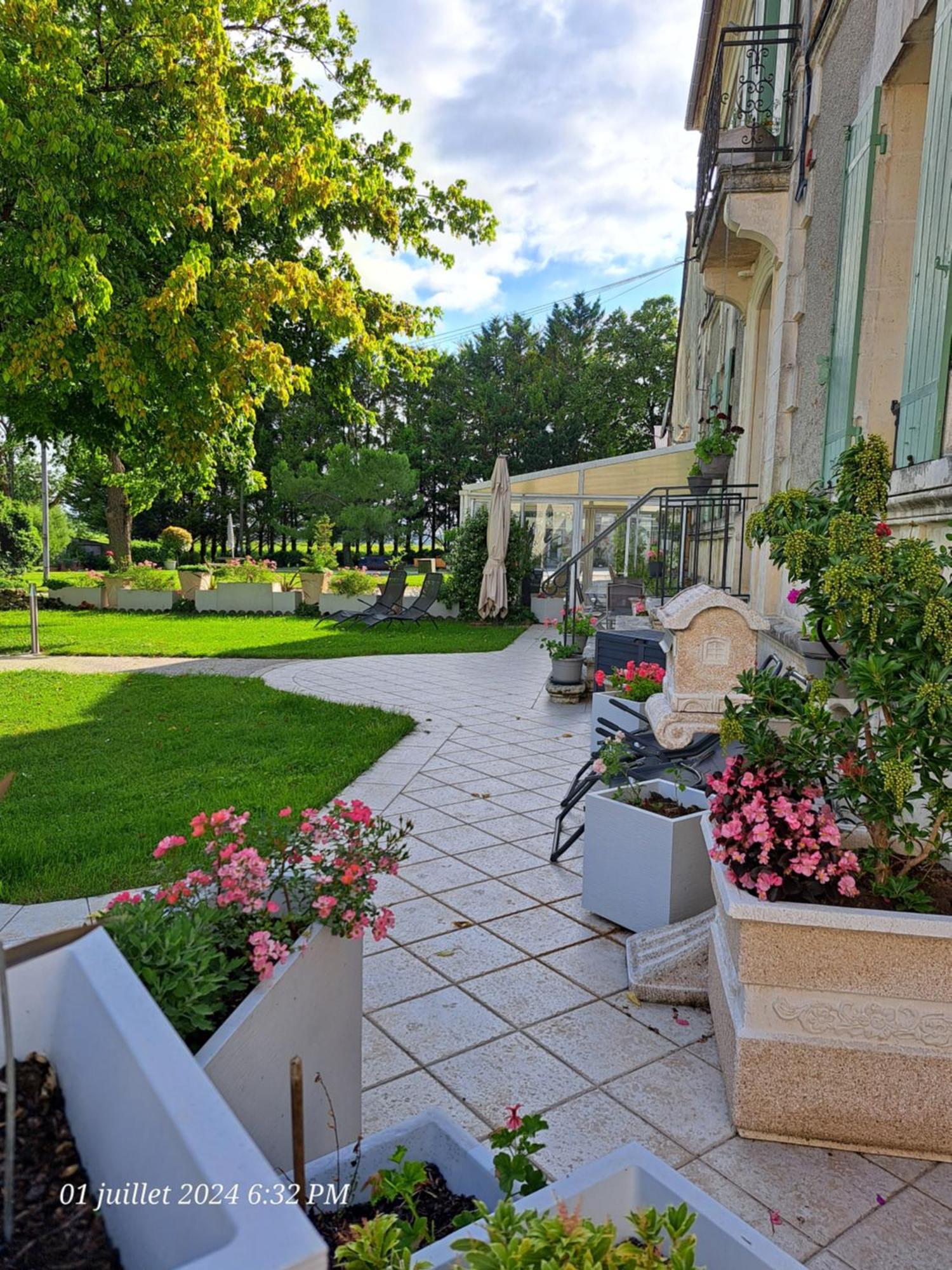 La Metairie Au Milieu Des Vignes Apartment Reaux Exterior photo