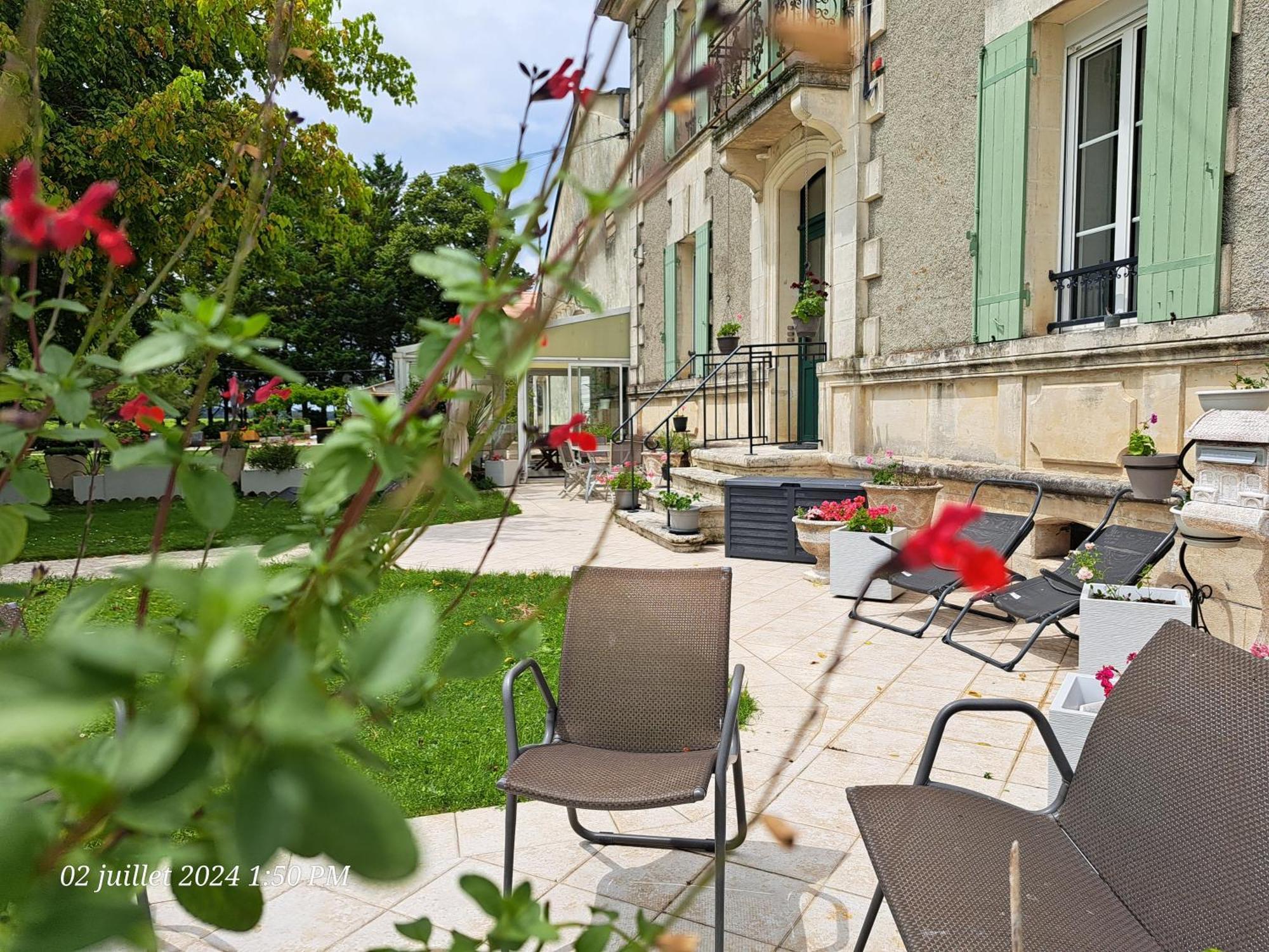 La Metairie Au Milieu Des Vignes Apartment Reaux Exterior photo