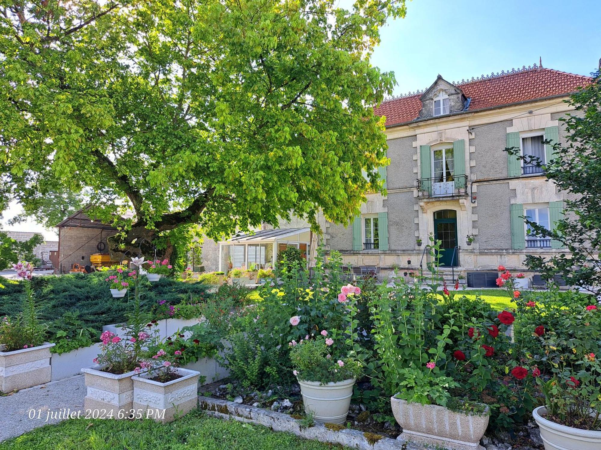 La Metairie Au Milieu Des Vignes Apartment Reaux Exterior photo